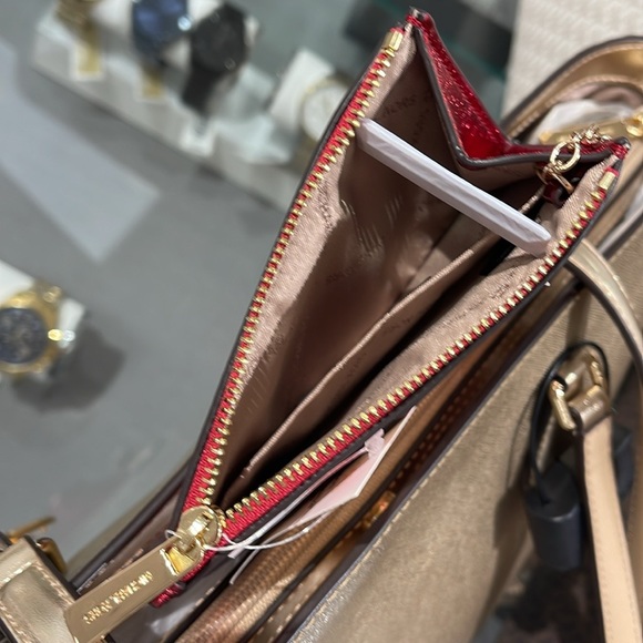 MICHAEL KORS
Jet Set Travel Small Top Zip Coin Pouch With ID
Crimson 
NWT - Picture 9 of 16